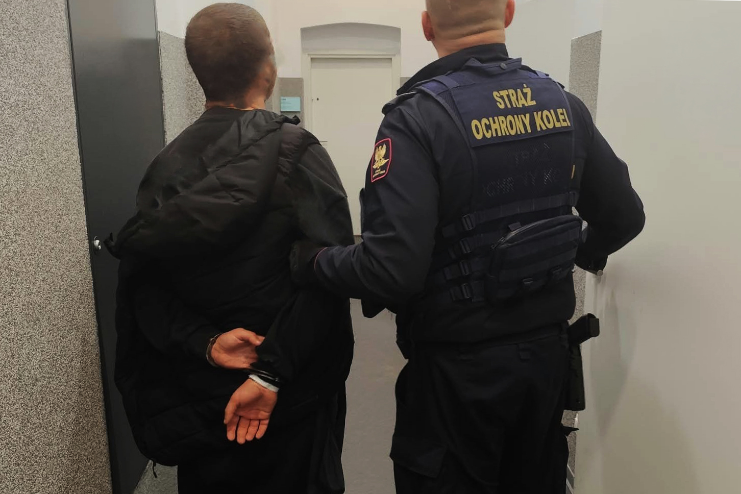 Funkcjonariusze SOK i Policji ruszyli na pomoc poszkodowanemu w wypadku