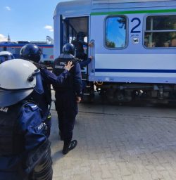 Ćwiczenia funkcjonariuszy SOK i Nieetatowego Pododdziału Prewencji Policji w Białymstoku