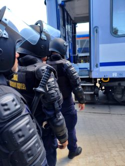 Ćwiczenia funkcjonariuszy SOK i Nieetatowego Pododdziału Prewencji Policji w Białymstoku