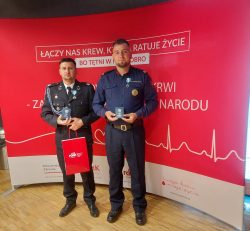 Funkcjonariusz Straży Ochrony Kolei uhonorowany odznaką od Ministra Zdrowia „Honorowy Dawca Krwi - Zasłużony dla Zdrowia Narodu”