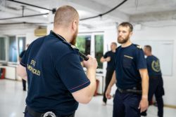 Taktyka i techniki posługiwania się pałką teleskopową