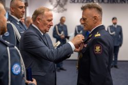 Komendant Główny SOK odznaczony „Medalem Stulecia Powołania Formacji Ochronnej” przez Ministra MSWiA
