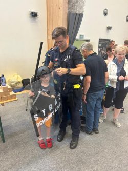 Funkcjonariusze Straży Ochrony Kolei na Pikniku Rodzinnym z okazji Święta Policji