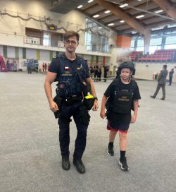 Funkcjonariusze Straży Ochrony Kolei na Pikniku Rodzinnym z okazji Święta Policji