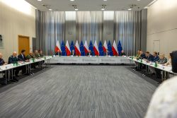 Odprawa Ministra Marcina Kierwińskiego z wojewodami i szefami służb na temat sytuacji na granicy
