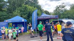 23 lipca br., w Nawojowej Górze, funkcjonariusze Straży Ochrony Kolei wspólnie z policjantami z Wydziału Prewencji Komendy Powiatowej Policji w Krakowie prowadzili działania profilaktyczne w trosce o bezpieczeństwo najmłodszych.