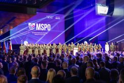 XXXIII Międzynarodowy Salon Przemysłu Obronnego z udziałem funkcjonariuszy Straży Ochrony Kolei