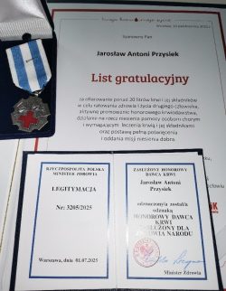 Kolejni funkcjonariusze Straży Ochrony Kolei uhonorowani prestiżowym odznaczeniem „Honorowy Dawca Krwi – Zasłużony dla Zdrowia Narodu”