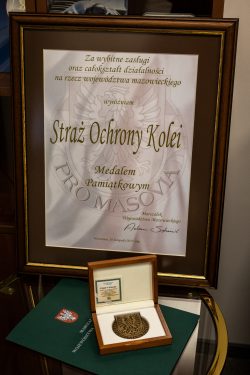 Wyróżnienie Straży Ochrony Kolei medalem „Pro Masovia”