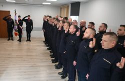 Ślubowanie nowo przyjętych funkcjonariuszy do Straży Ochrony Kolei