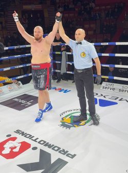 Inowrocławski funkcjonariusz Straży Ochrony Kolei triumfuje na międzynarodowej gali