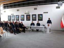 Policyjna odprawa roczna w Lublińcu z udziałem przedstawiciela Straży Ochrony kolei