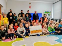 Spotkania edukacyjne funkcjonariuszy SOK w szkołach na temat bezpiecznych ferii