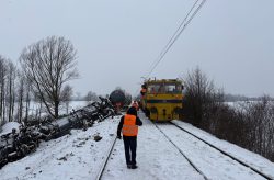 Wykolejone wagony z olejem napędowym