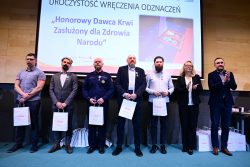 Gdański funkcjonariusz SOK uhonorowany odznaką „Honorowy Dawca Krwi - Zasłużony dla Zdrowia Narodu”