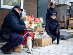 Funkcjonariusze i pracownicy Straż Ochrony Kolei wsparli schronisko dla zwierząt