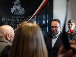 Generał Franciszek Kamiński patronem kieleckiego dworca