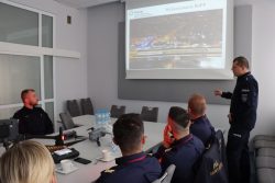 Mazowiecka Straż Ochrony Kolei i Policja zacieśniają współpracę – wspólne szkolenie z wykorzystania dronów