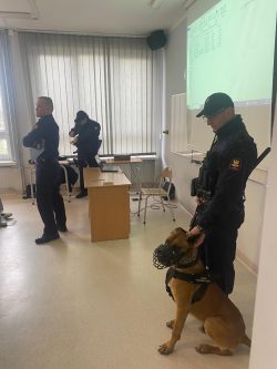 Rozmawiali z młodzieżą o zagrożeniach związanych z handlem ludźmi