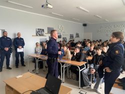 Rozmawiali z młodzieżą o zagrożeniach związanych z handlem ludźmi