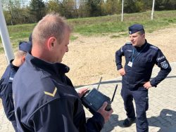 Mazowiecka Straż Ochrony Kolei i Policja zacieśniają współpracę – wspólne szkolenie z wykorzystania dronów