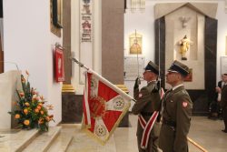 Eucharystia w katedrze polowej z udziałem przedstawicieli Straży Ochrony Kolei