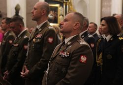Eucharystia w katedrze polowej z udziałem przedstawicieli Straży Ochrony Kolei
