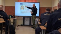 Podnoszenie kompetencji funkcjonariuszy SOK w obszarze weryfikacji dokumentów i legalności pobytu