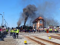 Funkcjonariusze Straży Ochrony Kolei czuwali nad bezpieczeństwem uczestników jubileuszowej XXX Parady Parowozów w Wolsztynie