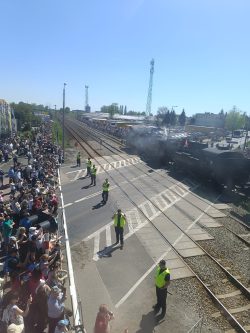 Funkcjonariusze Straży Ochrony Kolei czuwali nad bezpieczeństwem uczestników jubileuszowej XXX Parady Parowozów w Wolsztynie