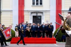 Komendant Główny SOK na uroczystym apelu z okazji Święta Straży Marszałkowskiej