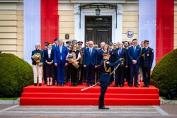 Komendant Główny SOK na uroczystym apelu z okazji Święta Straży Marszałkowskiej