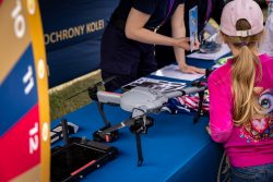 „Bezpieczne Niebo” – Rodzinny Dzień z Dronami w Warszawie