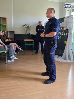 Wspólna prelekcja Straży Ochrony Kolei i Policji na temat Bezpiecznych wakacji oraz zagrożeń związanych z handlem ludźmi