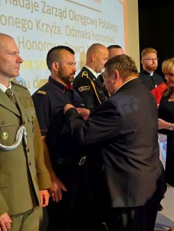 Funkcjonariusze SOK odznaczeni za honorowe krwiodawstwo