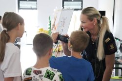 Funkcjonariuszki z wizytą w Centrum Kultury